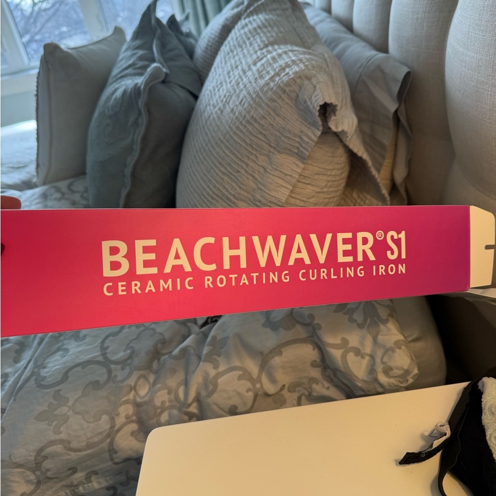 Beachwaver S1 Ceramic Rotating Curling Iron - only used once!